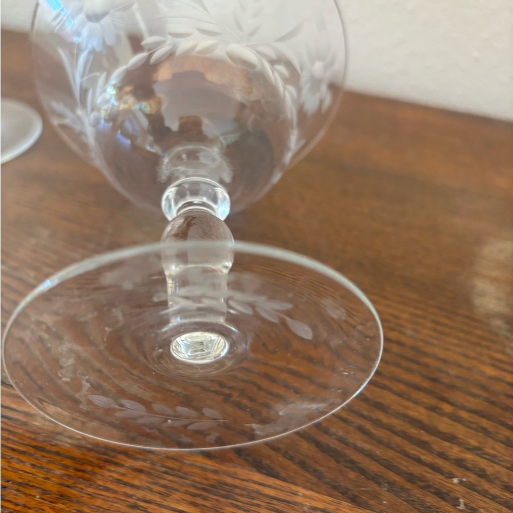 1930-1950s Clear Glass Etched Wine Glasses Set - Picture 6 of 9